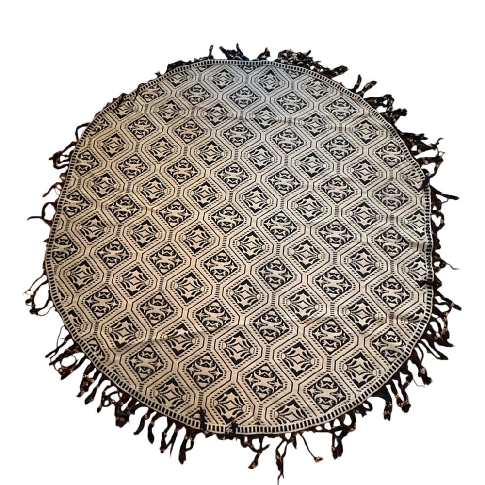 Safavieh Vermont style round area rug handwoven ivory black geometric pattern